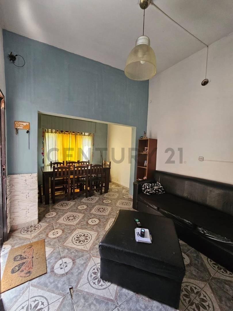 Foto de Venta Casa 4 ambientes Hurlingham ( permuta ), imagen 2