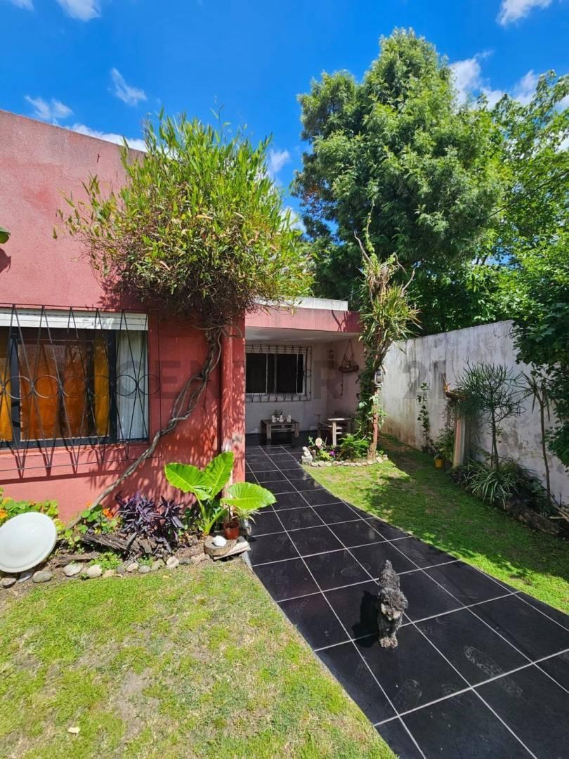 Foto de Venta Casa 4 ambientes Hurlingham ( permuta ), imagen 1