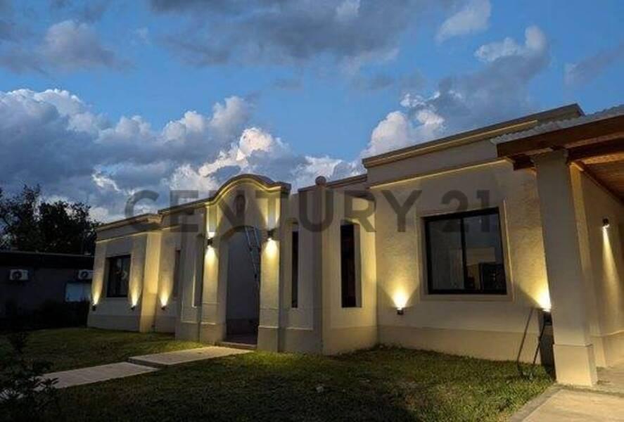Foto de VENTA CASA 5 AMB PARQUE PARRILLA CASUARINAS PILAR, imagen 1