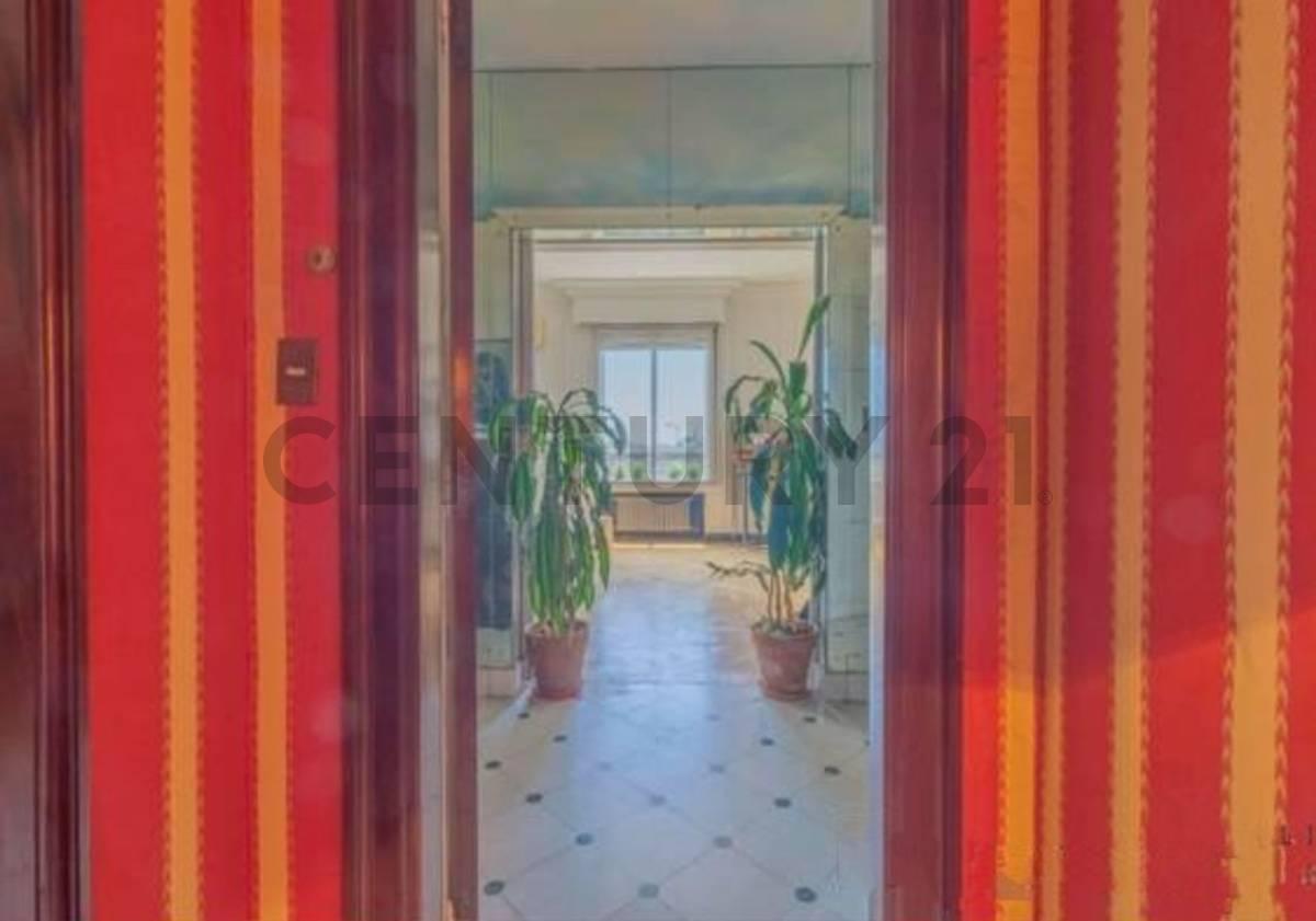 Foto de VENTA DEPARTAMENTO 7 AMB EN RECOLETA CON COCHERA, imagen 2