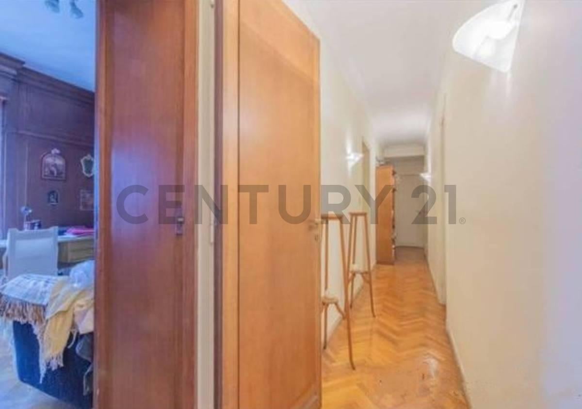 Foto de VENTA DEPARTAMENTO 7 AMB EN RECOLETA CON COCHERA, imagen 3