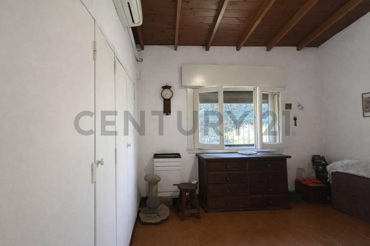 Foto de CASA EN VENTA CON PILETA PARQUE ALVEAR 2 DORM 1 PLANTA, imagen 5