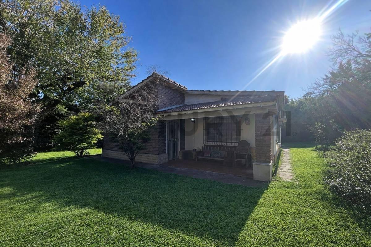 Foto de CASA EN VENTA CON PILETA PARQUE ALVEAR 2 DORM 1 PLANTA, imagen 3