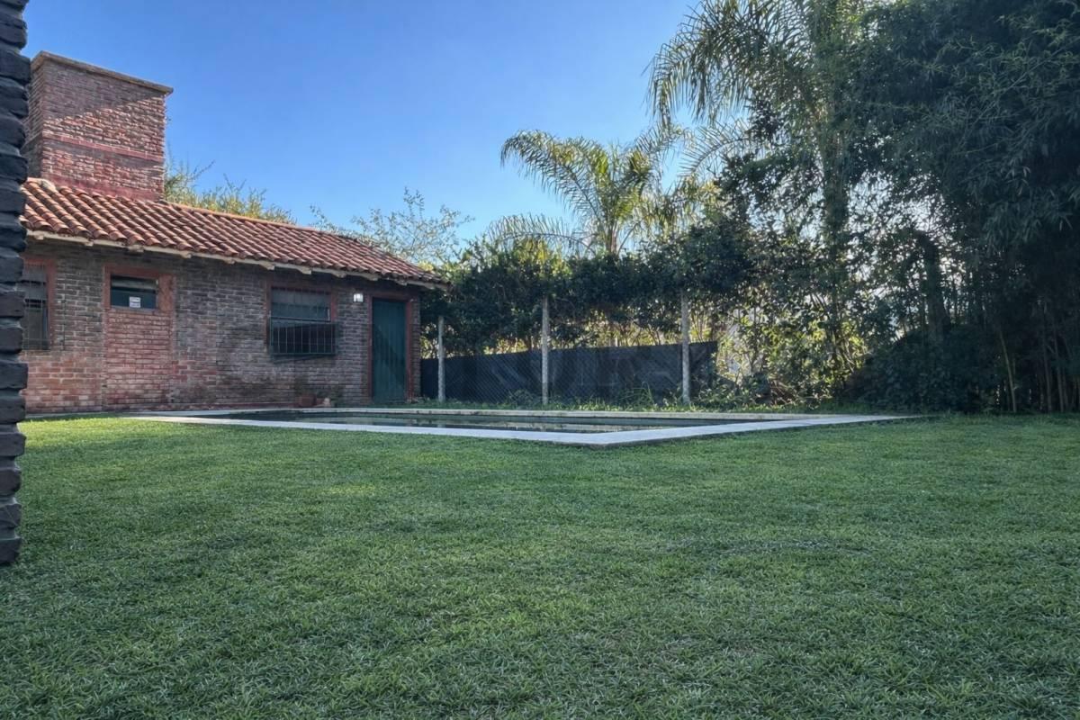 Foto de CASA EN VENTA CON PILETA PARQUE ALVEAR 2 DORM 1 PLANTA, imagen 1