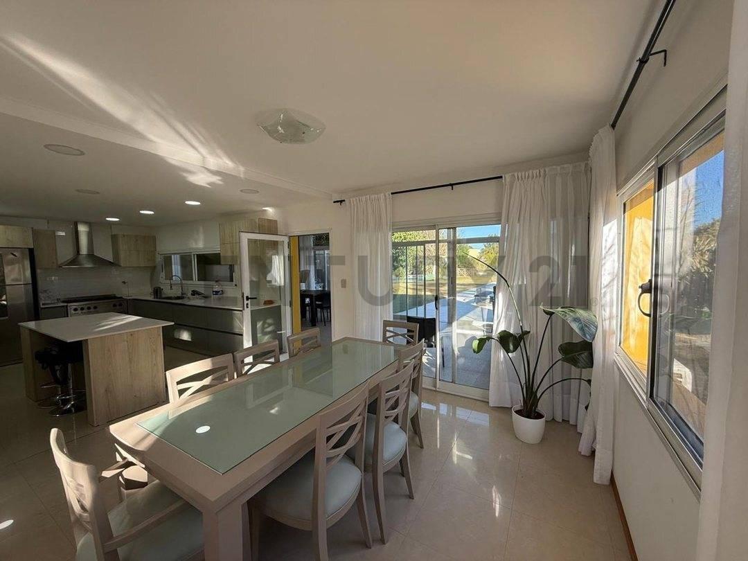 Foto de CASA EN VENTA 4 AMBIENTES LOTE 1200 M2 CON PILETA Y VISTA A LA LAGUNA, imagen 4