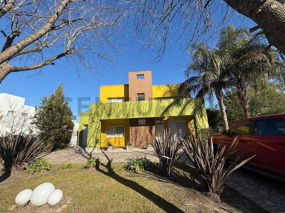 Foto de CASA EN VENTA 4 AMBIENTES LOTE 1200 M2 CON PILETA Y VISTA A LA LAGUNA, imagen 1