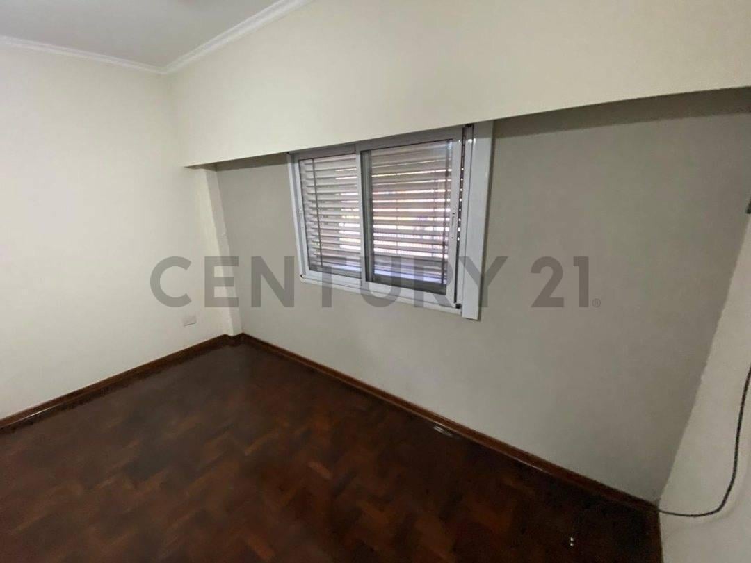 Foto de VENTA CASA 3 AMBIENTES CON DOS COCHERAS CUBIERTA Y TERRAZA EN CASEROS, imagen 5