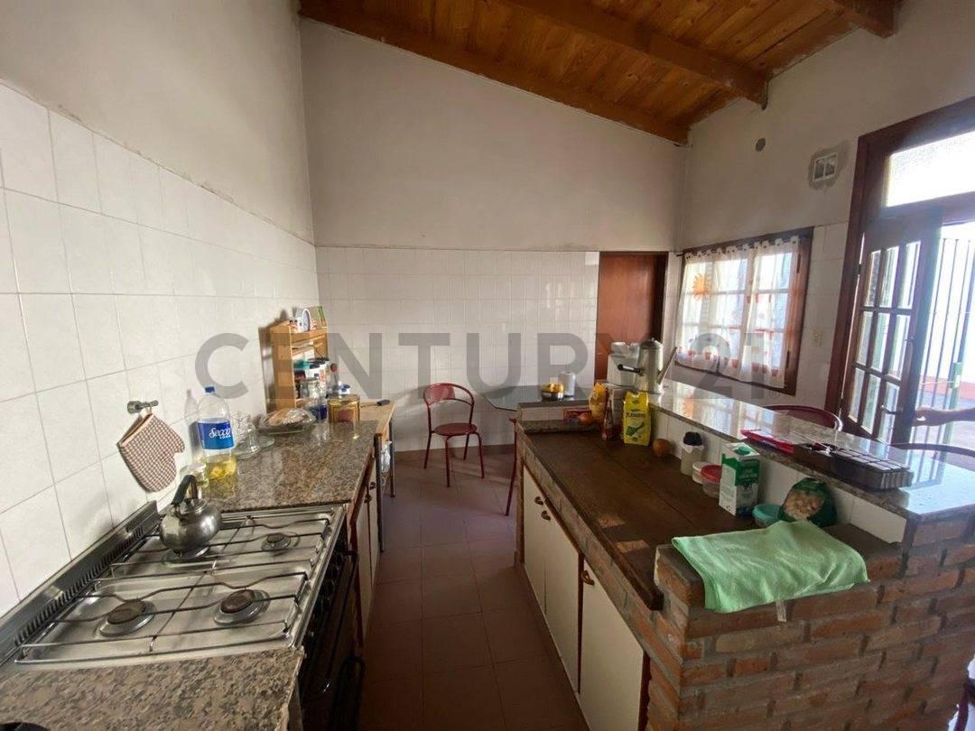 Foto de VENTA CASA 4 AMBIENTES CON UN AMPLIO PATIO EN LANUS ESTE APTO CREDITO, imagen 3