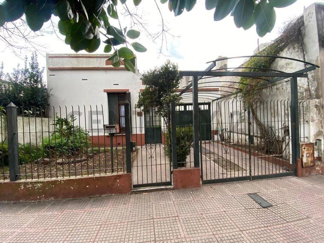 Foto de VENTA CASA 4 AMBIENTES CON UN AMPLIO PATIO EN LANUS ESTE APTO CREDITO, imagen 1
