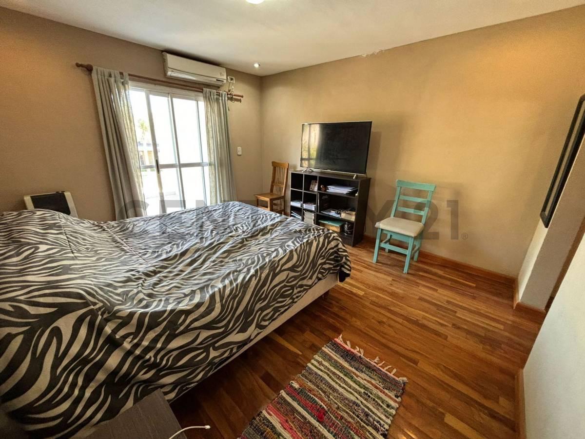 Foto de VENTA CASA SAN LUCAS 6 AMB CON PILETA APTA CREDITO, imagen 5