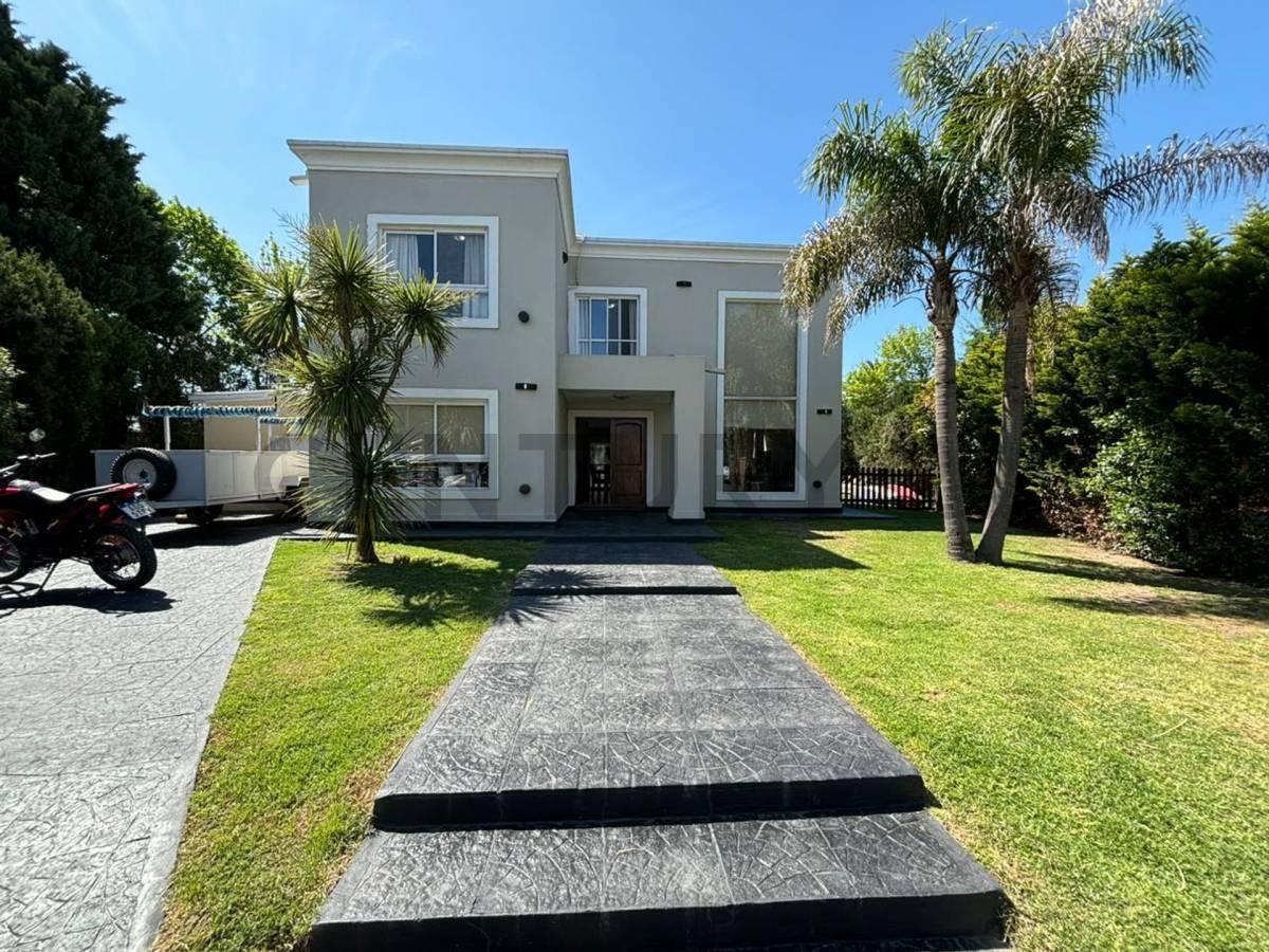 Foto de VENTA CASA SAN LUCAS 6 AMB CON PILETA APTA CREDITO, imagen 1