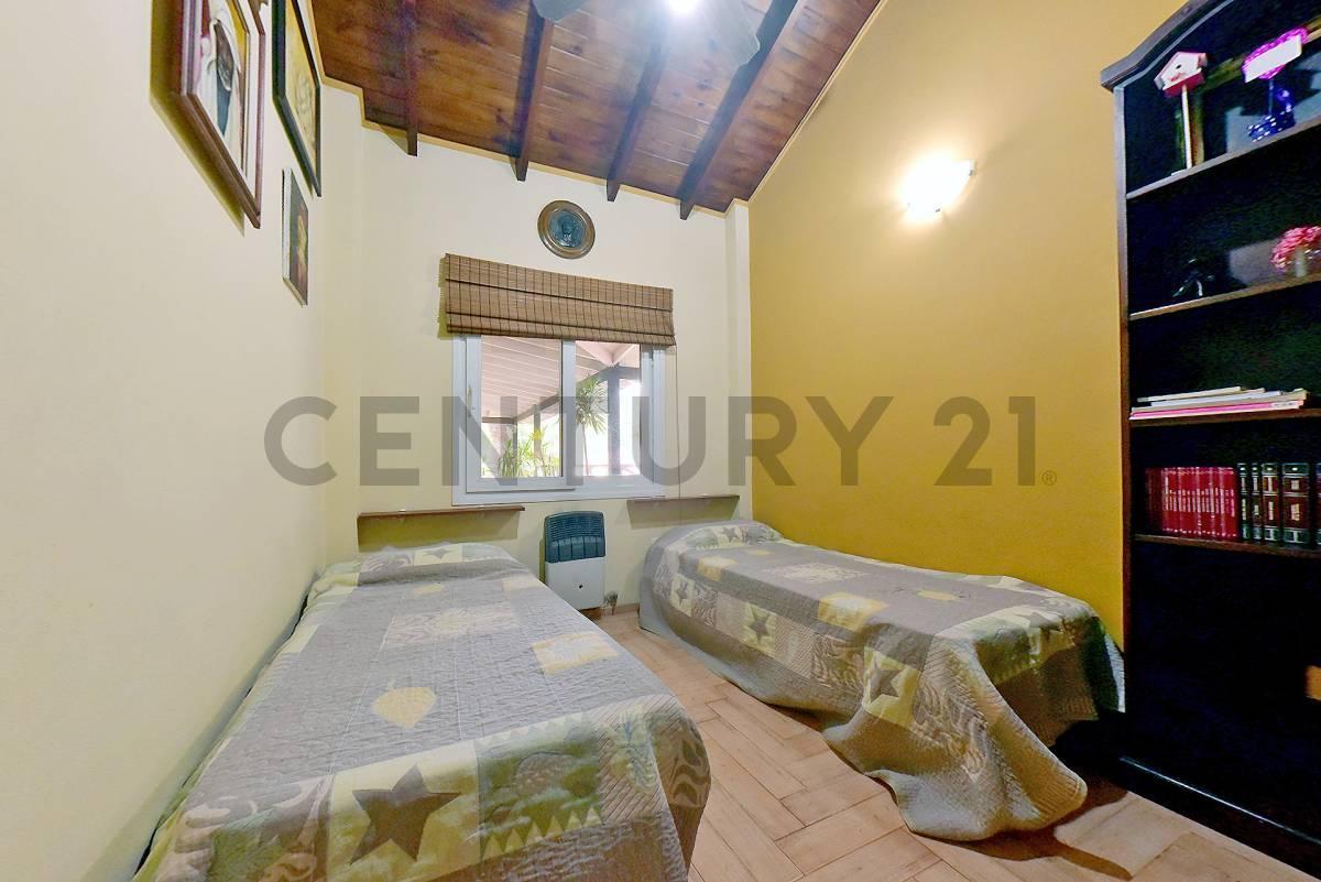 Foto de VENTA CASA QUINTA 5 AMBIENTES CON PILETA GALERIA PARRILLA COCHERA EN, imagen 4