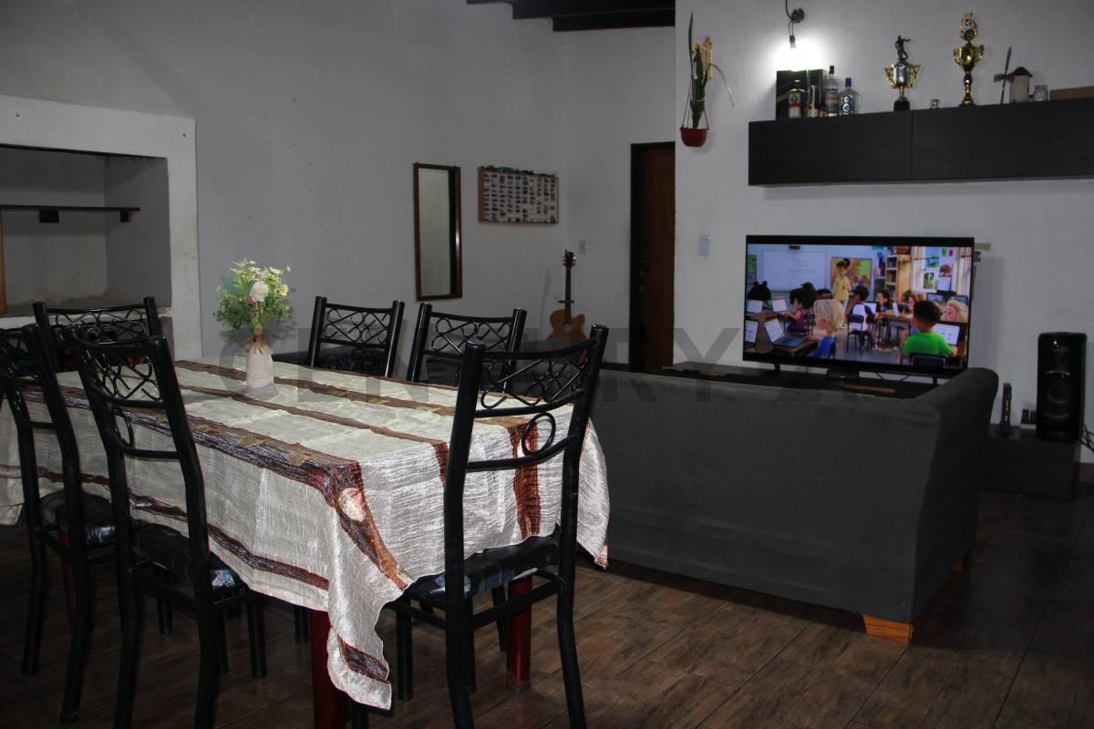 Foto de VENTA CASA 3 AMBIENTES CON PARQUE Y PILETA + CASA A TERMINAR EN JOSE C, imagen 3