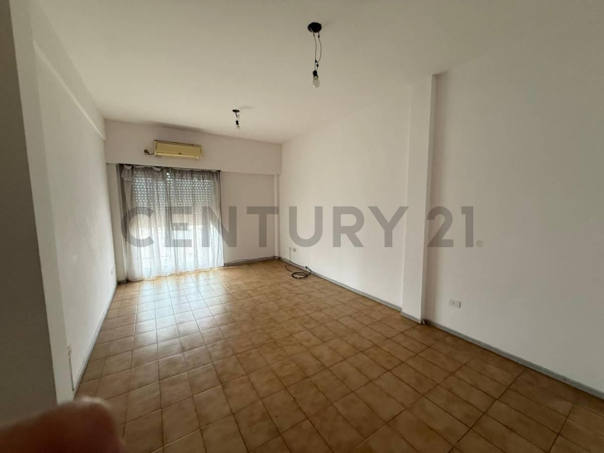 Foto de VENTA DEPARTAMENTO 3 AMBIENTES CON BALCON COCHERA SAN MIGUEL CENTRO, imagen 1
