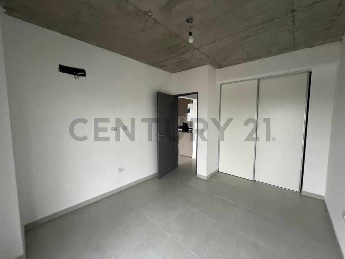 Foto de VENTA DEPARTAMENTO 2 AMBIENTES HURLINGHAM CENTRO EDIFICIO DEPARC POLO, imagen 2