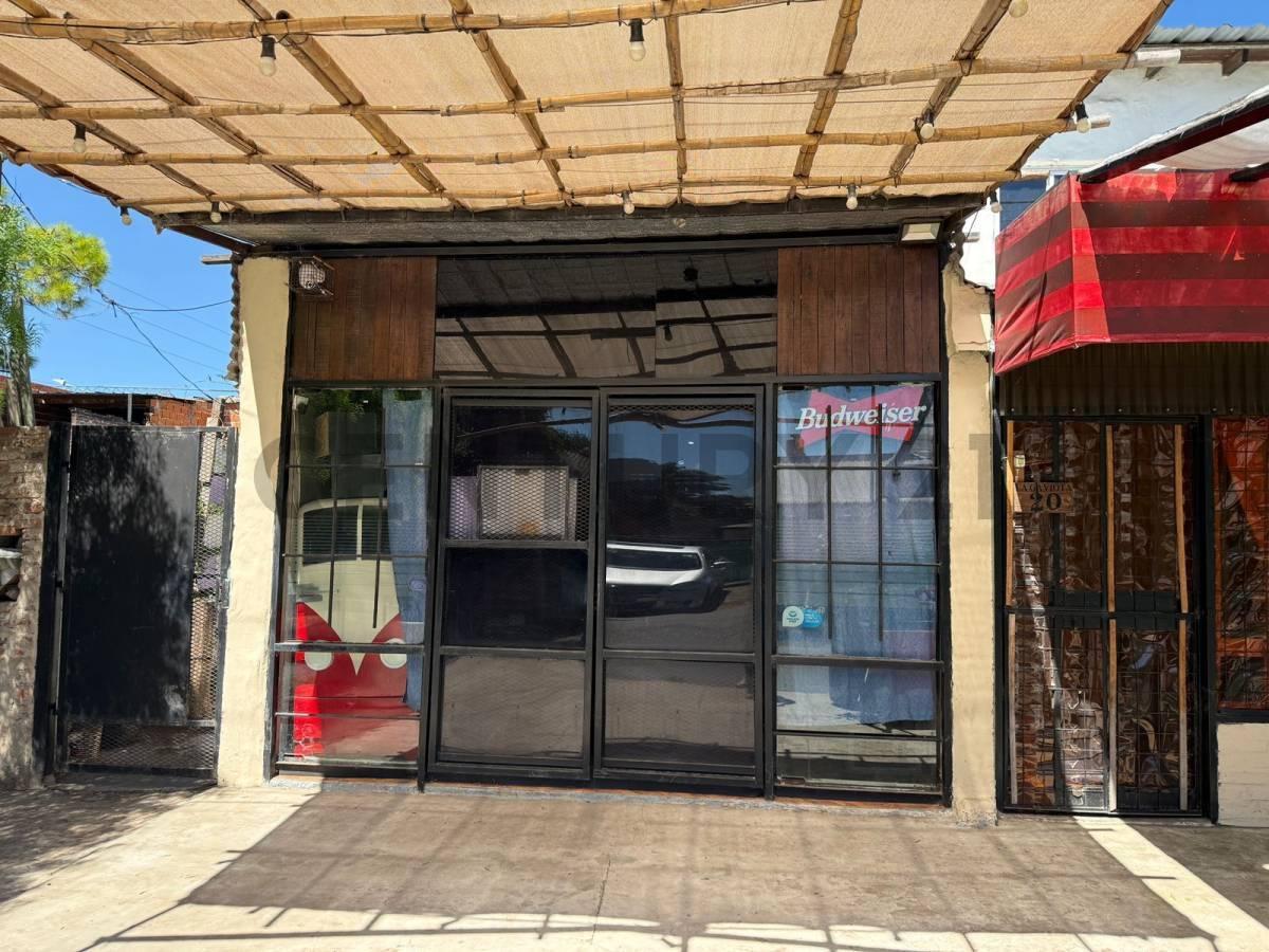 Foto de INVERSIÓN: 2 LOCALES COMERCIALES + CASA INDEPENDIENTE DE 3 DORMITORIOS, imagen 1