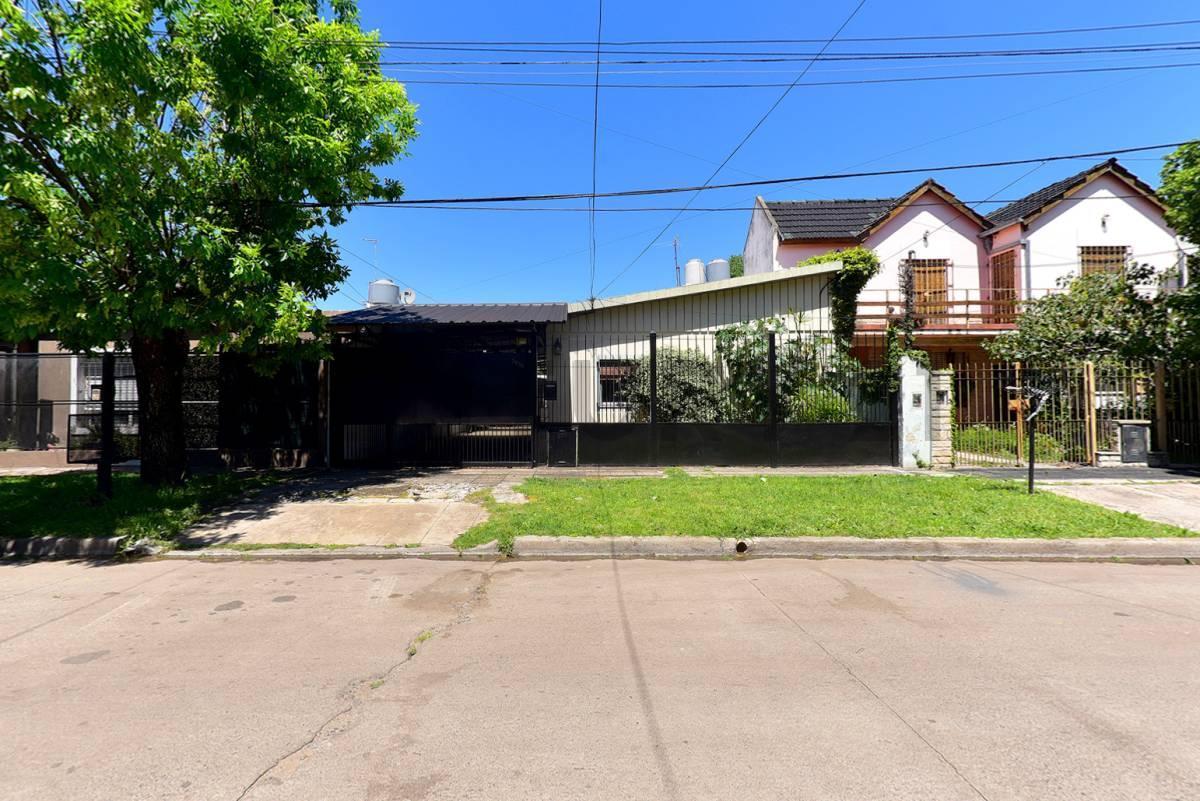 Foto de VENTA CASA 3 AMB + DEPTO ITUZAINGO FINANCIACION, imagen 1