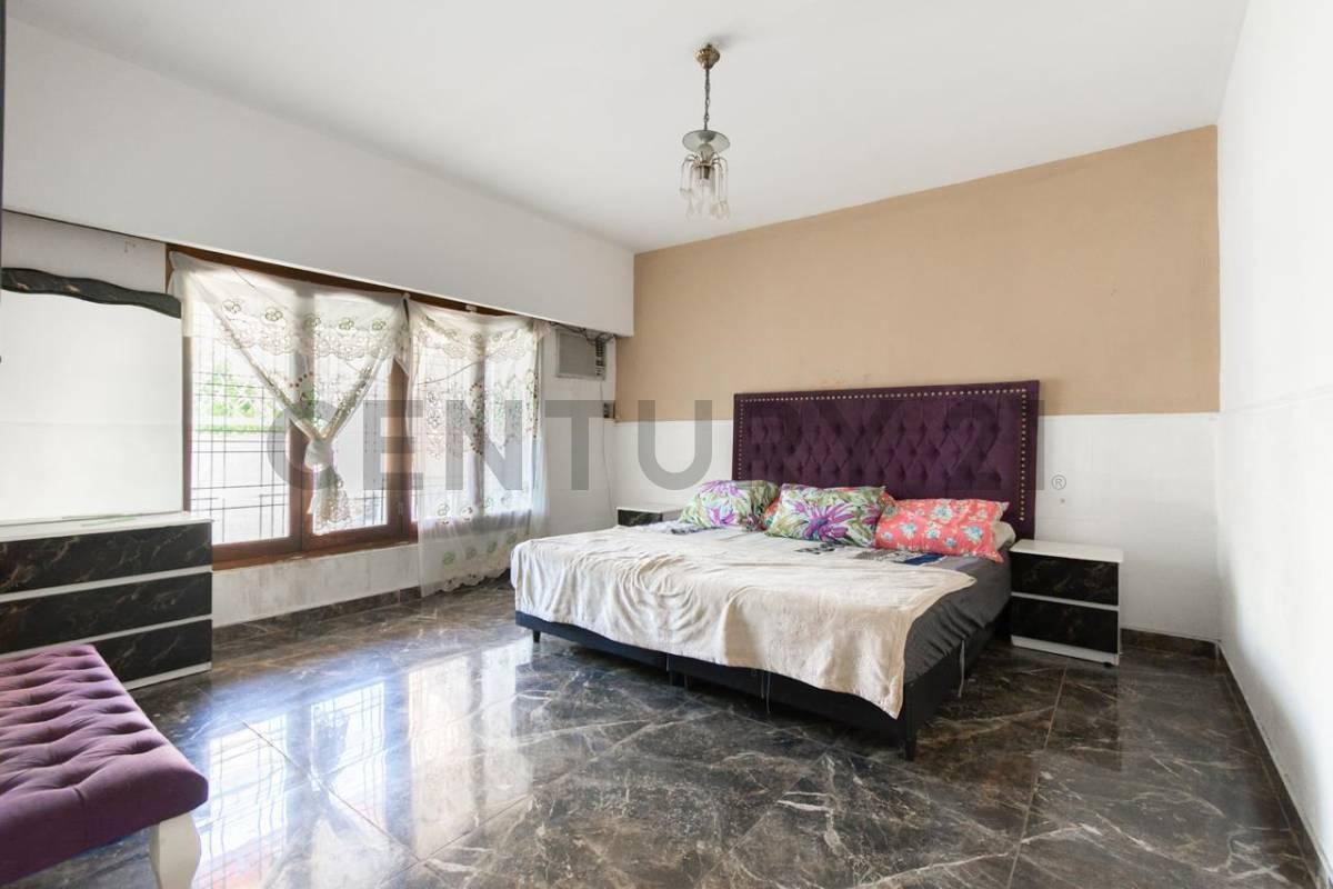 Foto de VENTA CASA 6 AMBIENTES MUY ESPACIOSA-PARQUE AVELLANEDA, imagen 2