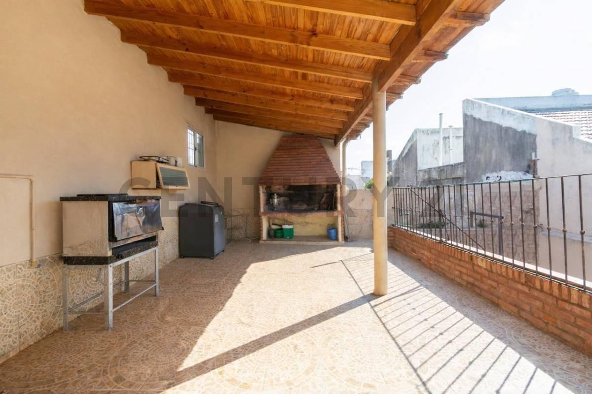 Foto de VENTA CASA 6 AMBIENTES MUY ESPACIOSA-PARQUE AVELLANEDA, imagen 5
