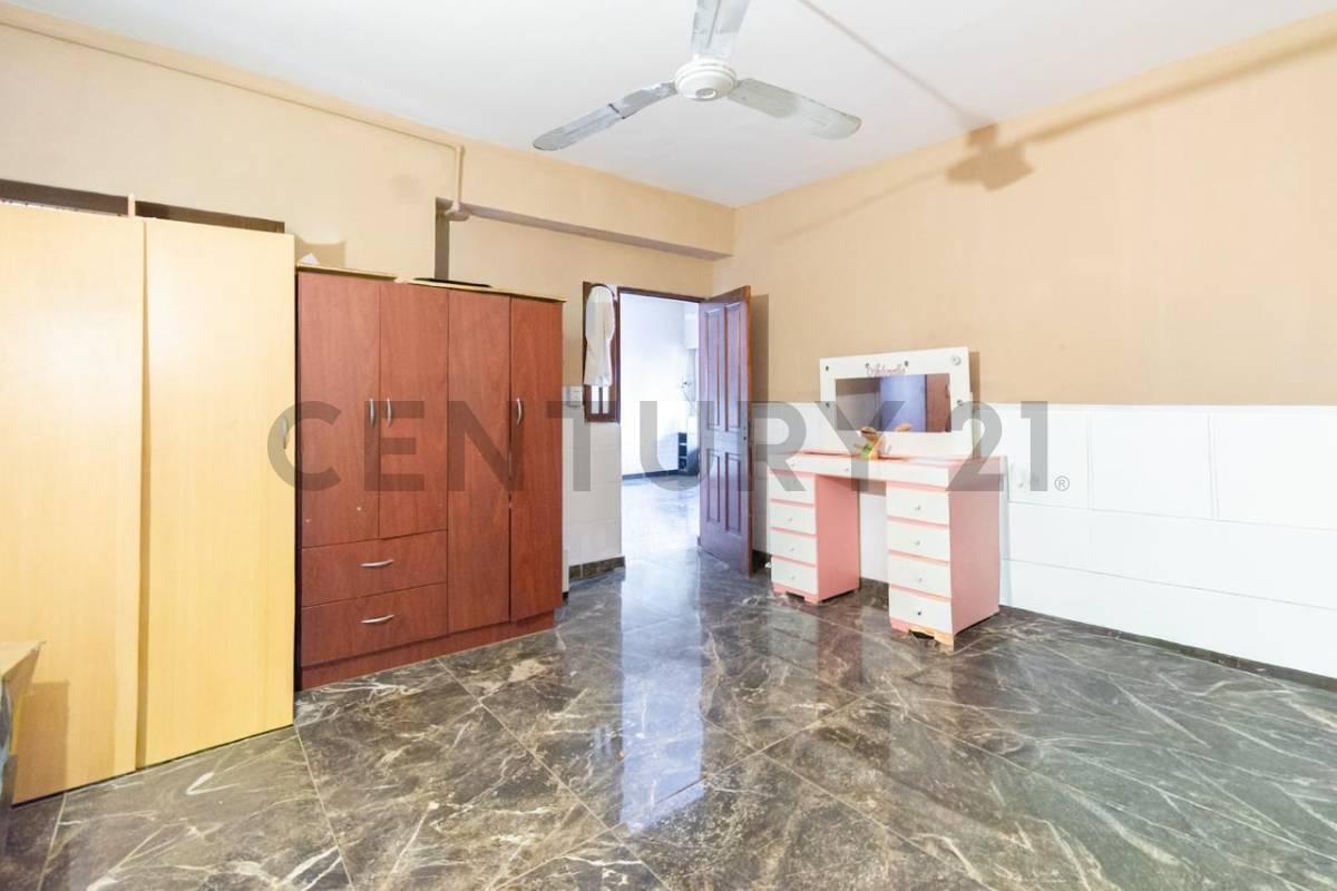 Foto de VENTA CASA 6 AMBIENTES MUY ESPACIOSA-PARQUE AVELLANEDA, imagen 4