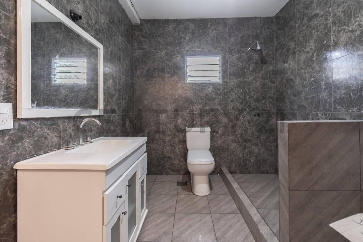 Foto de VENTA CASA 6 AMBIENTES MUY ESPACIOSA-PARQUE AVELLANEDA, imagen 3