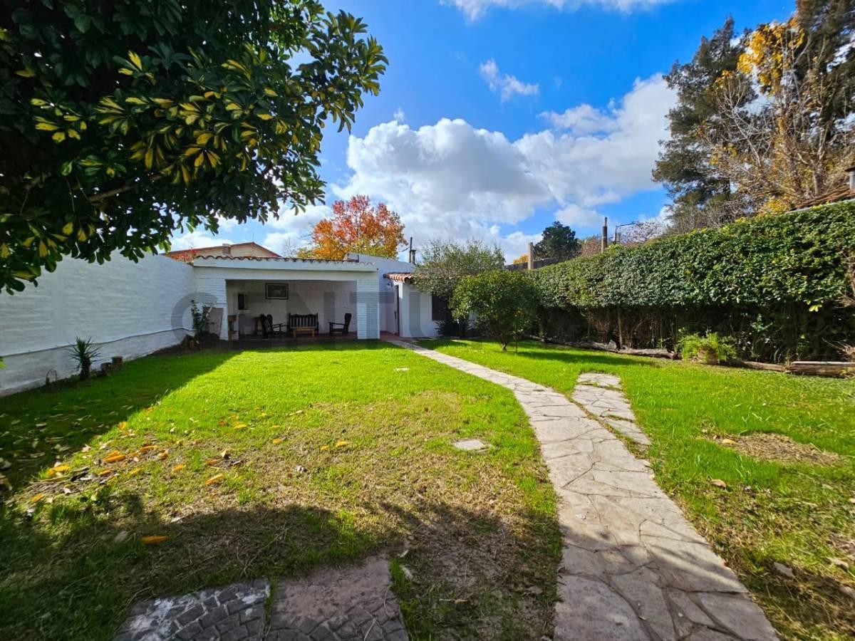 Foto de Oportunidad! Casa con jardín en Tigre!, imagen 1