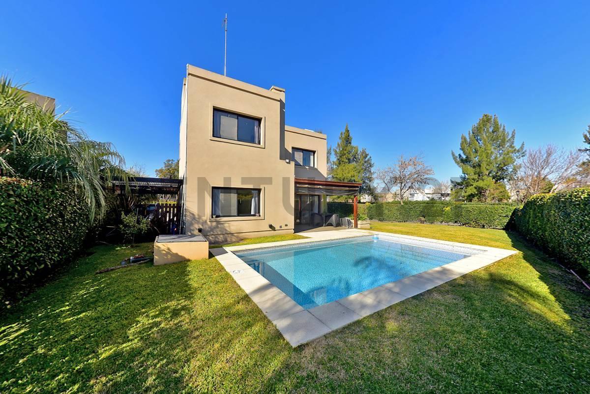 Foto de VENTA CASA 5 AMBIENTES APTA CRÉDITO CON JARDÍN Y PILETA EN LA CAÑADA DE, imagen 1