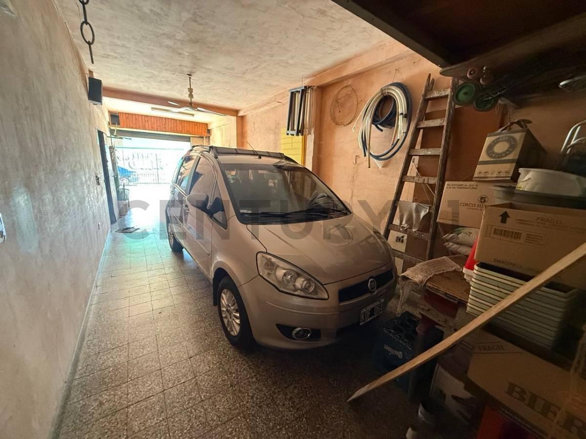 Foto de VENTA CASA 3 AMBIENTES CON LOTE PROPIO Y 2 LOCALES GARAGE JARDIN, imagen 3