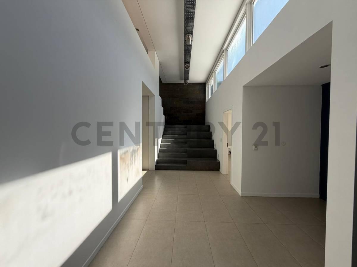 Foto de VENTA CASA 6 AMB EN BARRIO EL GOLF NORDELTA, imagen 2