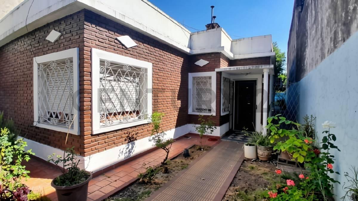 Foto de VENTA CASA 5 AMB CON PILETA + LOCAL EN SAN MIGUEL, imagen 1