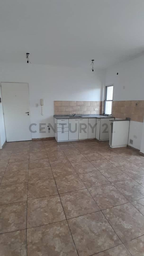 Foto de VENTA DEPARTAMENTO 2 AMBIENTES CON BALCON LIMITE SAN MIGUEL - APTO, imagen 2