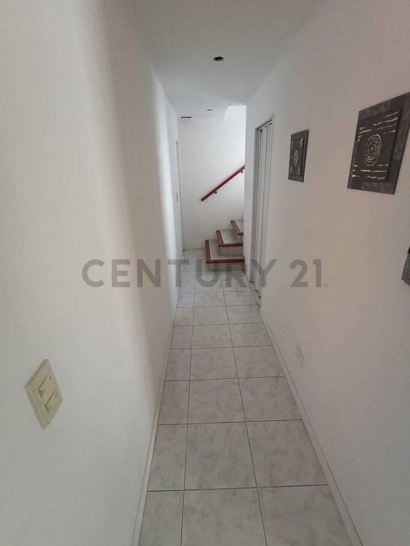 Foto de VENTA CASA 5 AMBIENTES CON PILETA, PARQUE Y GARAJE EN PILAR CENTRO, imagen 2