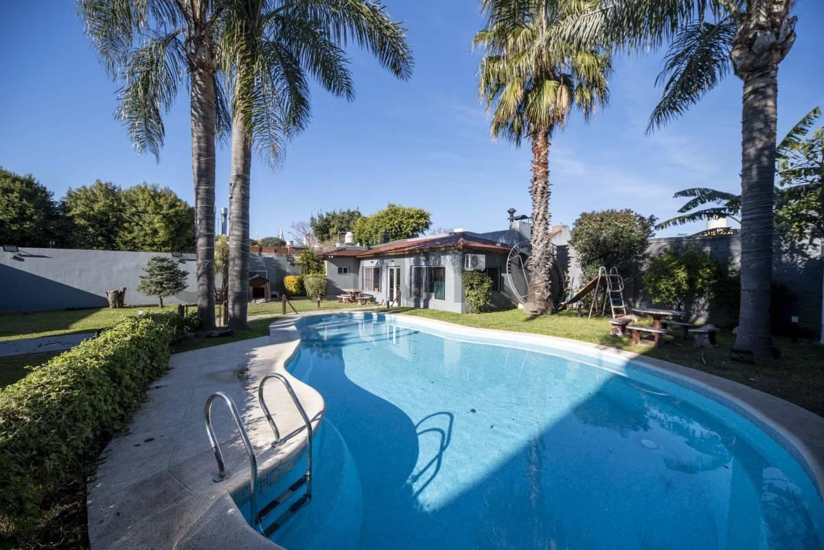 Foto de VENTA CASA 5 AMBIENTES CON QUINCHO PARQUE Y PILETA EN VILLA BALLESTER, imagen 5