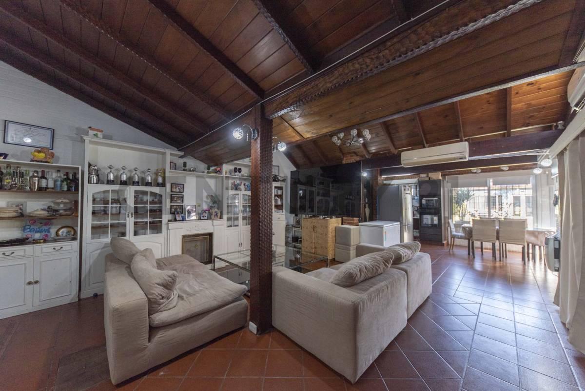 Foto de VENTA CASA 5 AMBIENTES CON QUINCHO PARQUE Y PILETA EN VILLA BALLESTER, imagen 3