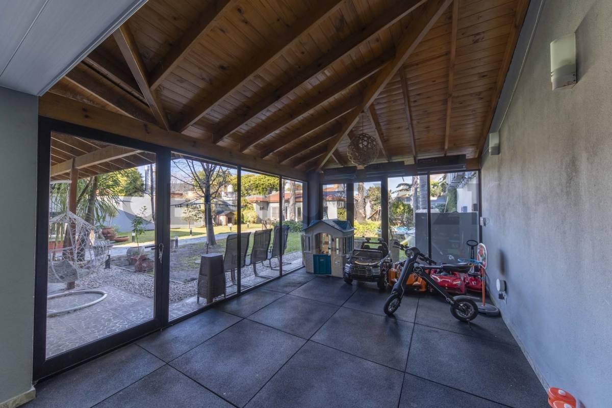 Foto de VENTA CASA 5 AMBIENTES CON QUINCHO PARQUE Y PILETA EN VILLA BALLESTER, imagen 4