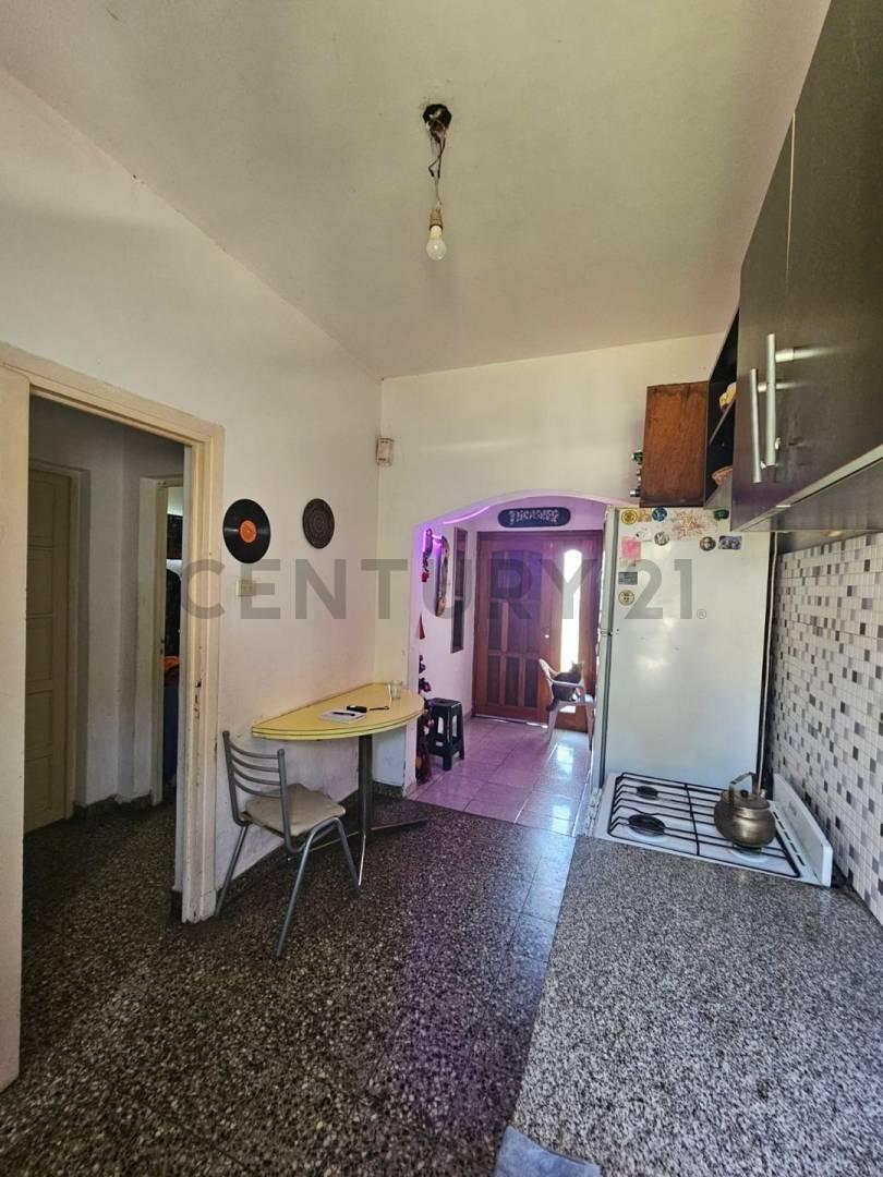 Foto de Venta Casa 3 Ambientes M. grande con gran parque ( Apto Credito), imagen 2