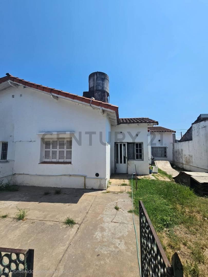 Foto de Venta Casa 3 Ambientes M. grande con gran parque ( Apto Credito), imagen 3