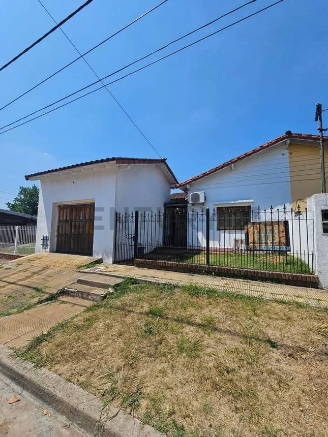 Foto de Venta Casa 3 Ambientes M. grande con gran parque ( Apto Credito), imagen 1