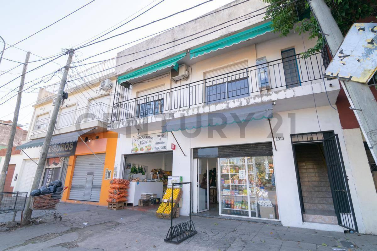 Foto de Venta Multifamiliar 3 ambientes mas local comercial ( Financia 40%, imagen 1