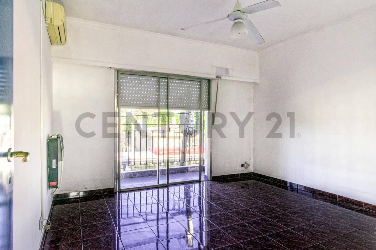 Foto de Venta Multifamiliar 3 ambientes mas local comercial ( Financia 40%, imagen 4