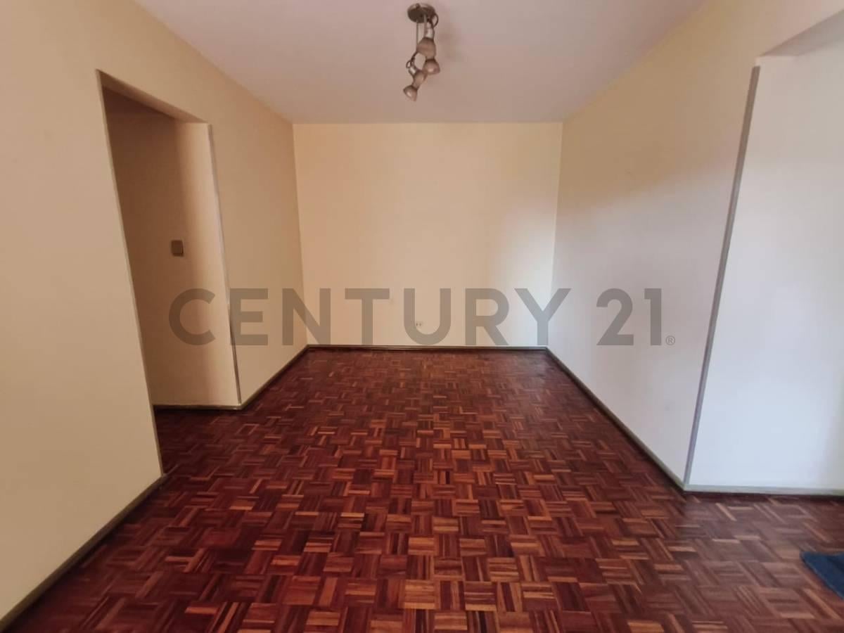 Foto de VENTA DPTO 4 AMB CON BALCÓN EN FLORES, imagen 1