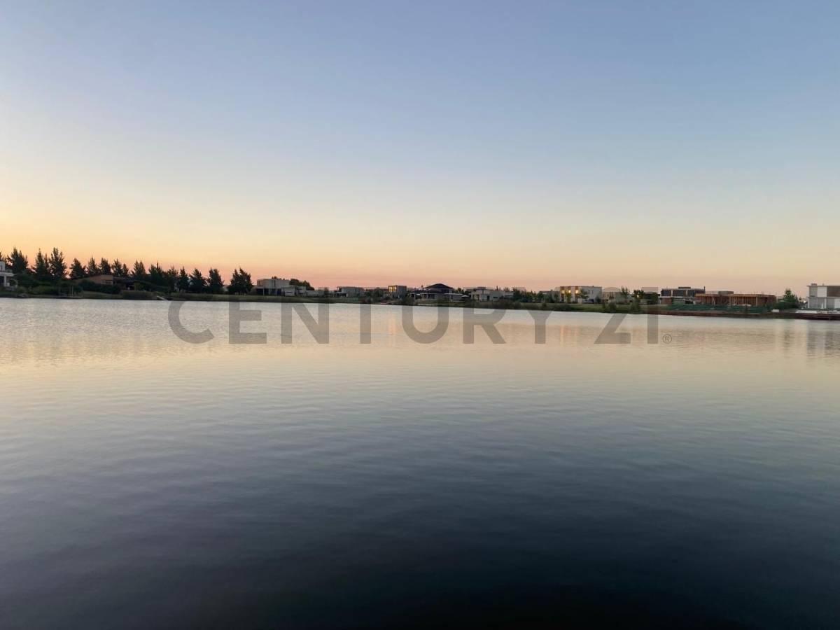 Foto de VENTA LOTE LAGO CENTRAL EN NAUDIR, imagen 2