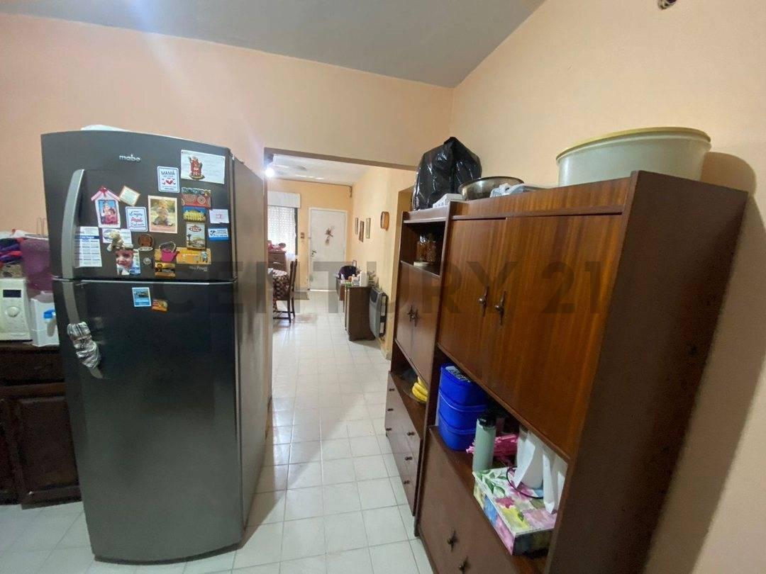 Foto de VENTA DE CASA 3 AMBIENTES CON JARDIN COCHERA PARRILLA Y LOTE PROPIO, imagen 3