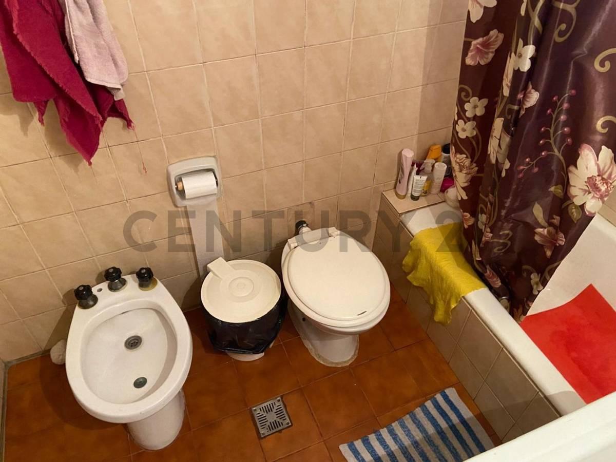 Foto de VENTA DE CASA 3 AMBIENTES CON JARDIN COCHERA PARRILLA Y LOTE PROPIO, imagen 5