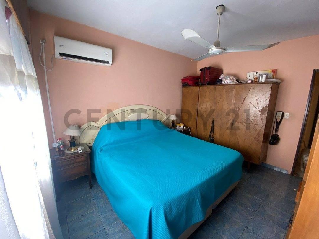 Foto de VENTA DE CASA 3 AMBIENTES CON JARDIN COCHERA PARRILLA Y LOTE PROPIO, imagen 4