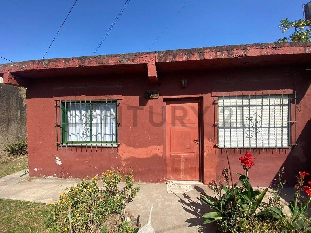 Foto de VENTA DE CASA 3 AMBIENTES CON JARDIN COCHERA PARRILLA Y LOTE PROPIO, imagen 1