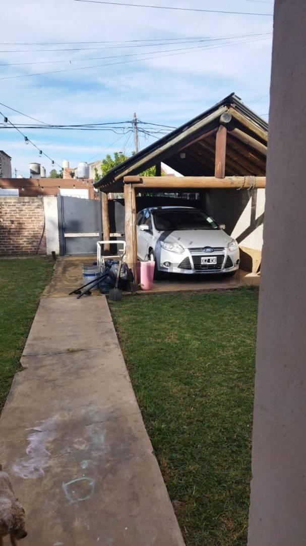 Foto de VENTA CASA DE 4 AMBIENTES CON JARDIN EN LOTE PROPIO SAN MIGUEL CENTRO, imagen 2
