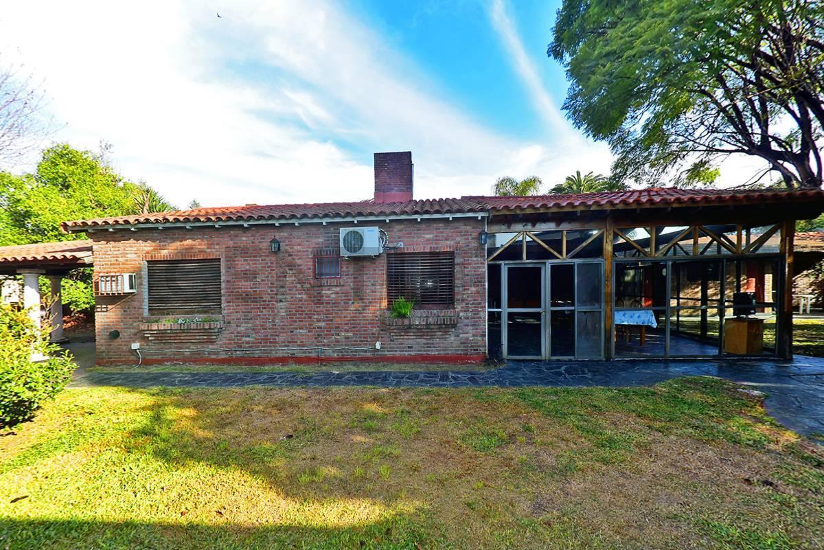 Foto de VENTA CASA 4 AMBIENTES AMPLIO JARDIN Y PILETA EN ITUZAINGÓ, imagen 3