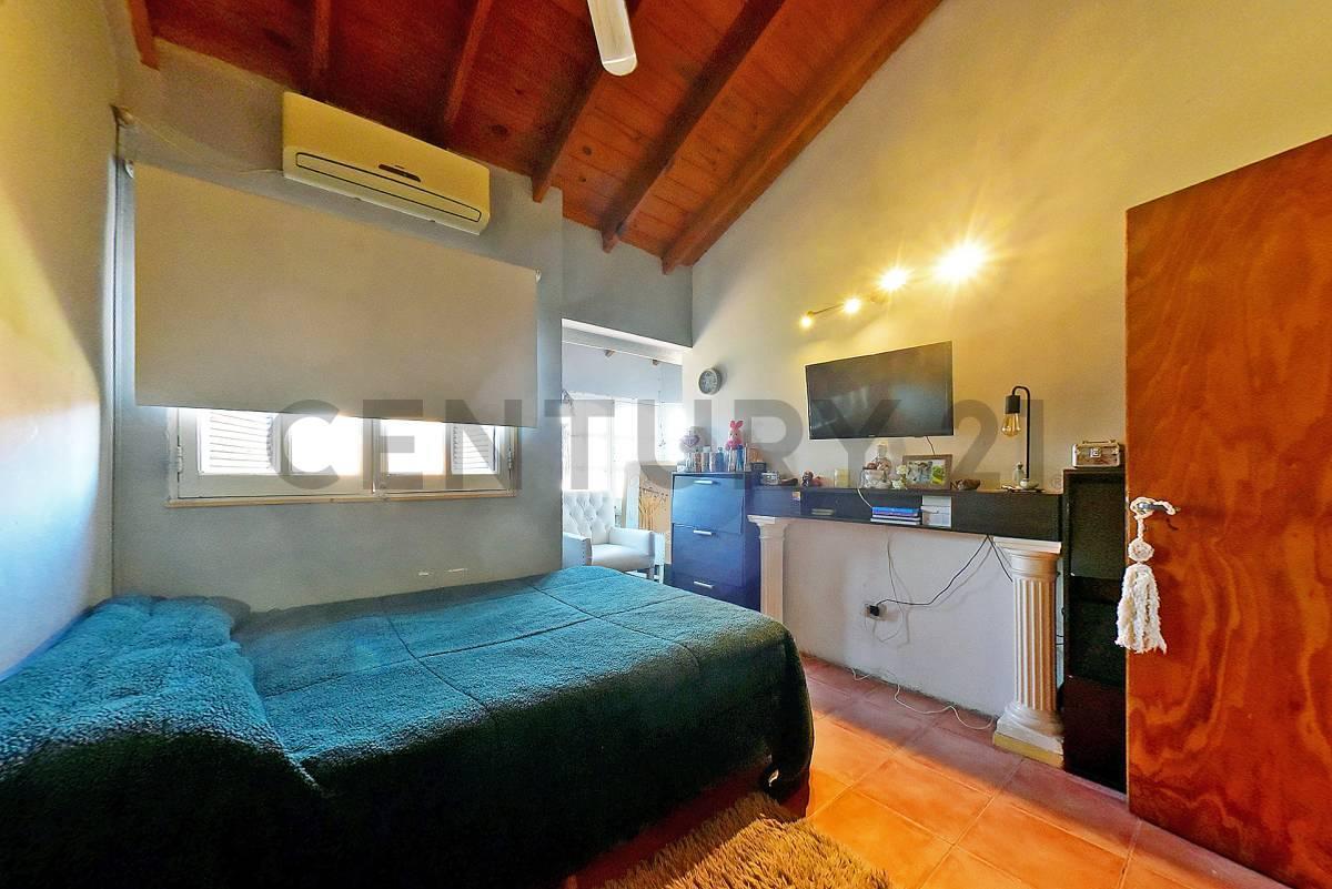 Foto de VENTA CASA 5 AMBIENTES CON PILETA, QUINCHO Y JARDÍN EN HURLINGHAM, imagen 3
