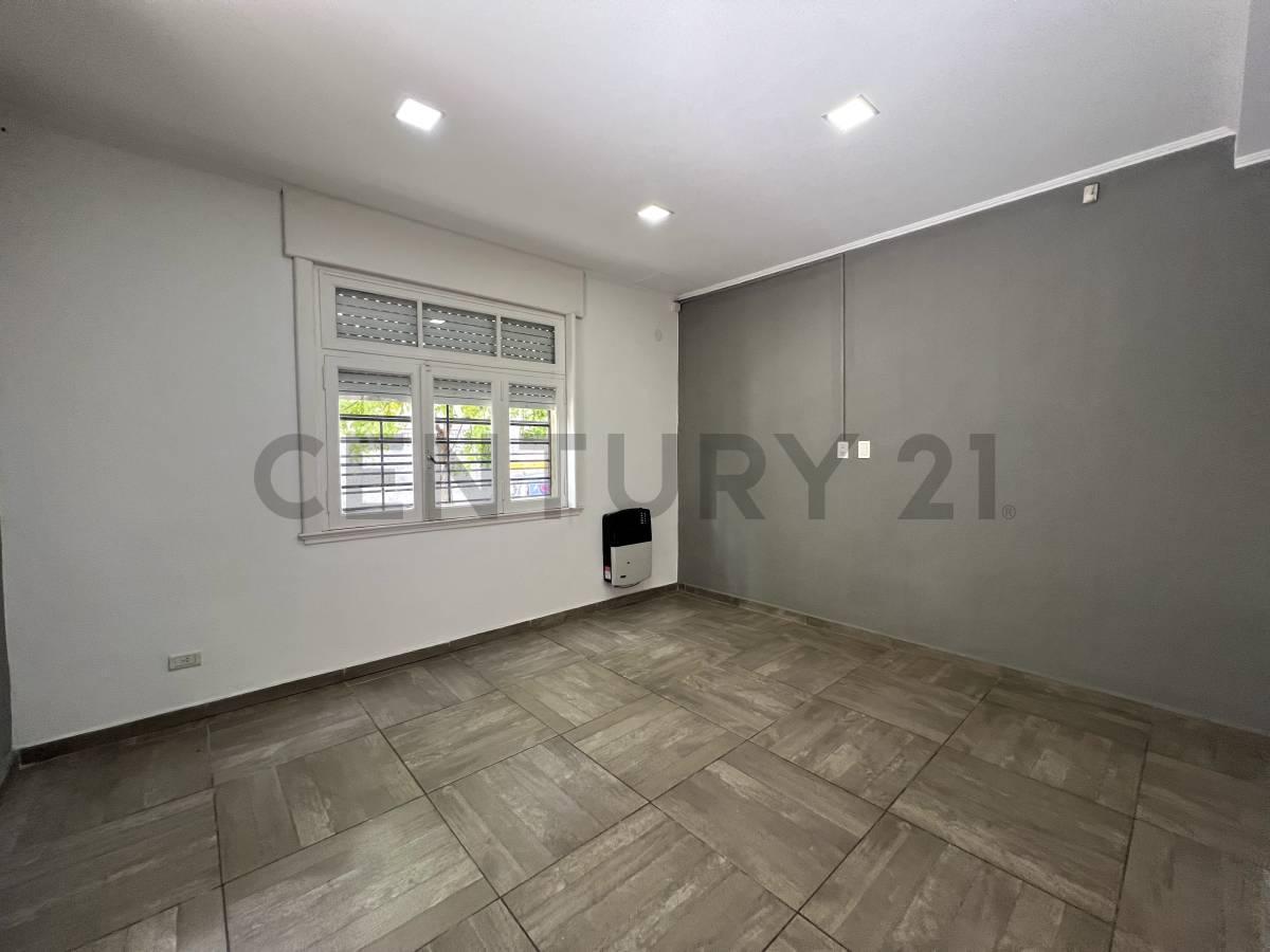 Foto de VENTA CASA 4 AMB C/ JARDIN Y COCHERA- SAN ANTONIO DE PADUA - MERLO, imagen 2
